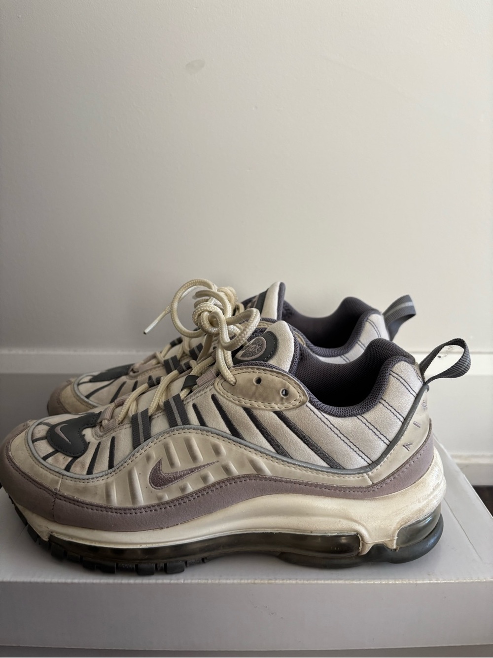 Nike Air Max 98 in Cream and Gray